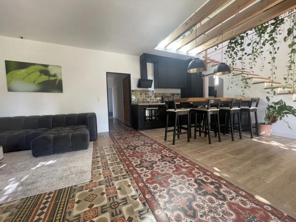 Maison rénovée à proximité du centre historique, à vendre