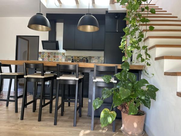 Maison rénovée à proximité du centre historique, à vendre