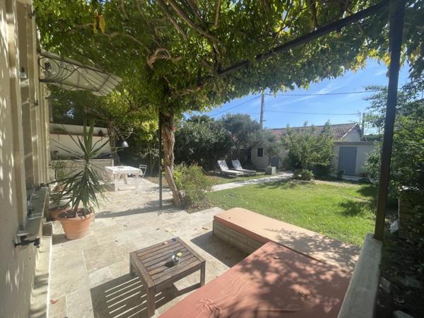 Maison rénovée à proximité du centre historique, à vendre