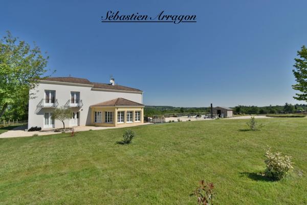 Villa contemporaine 250 m² – 5 chambres – 3 hectares – piscine 18 m – Villeneuve-sur-Lot (47)