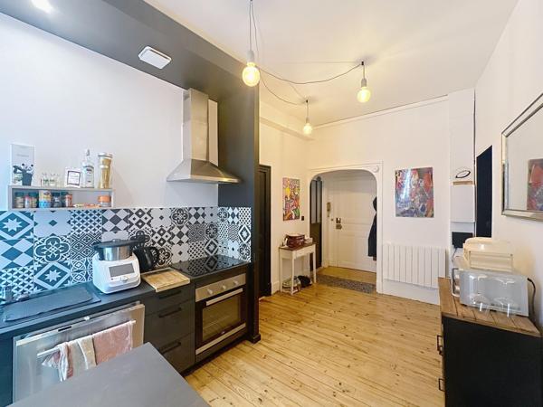 Appartement T2 au premier étage  en centre ville .