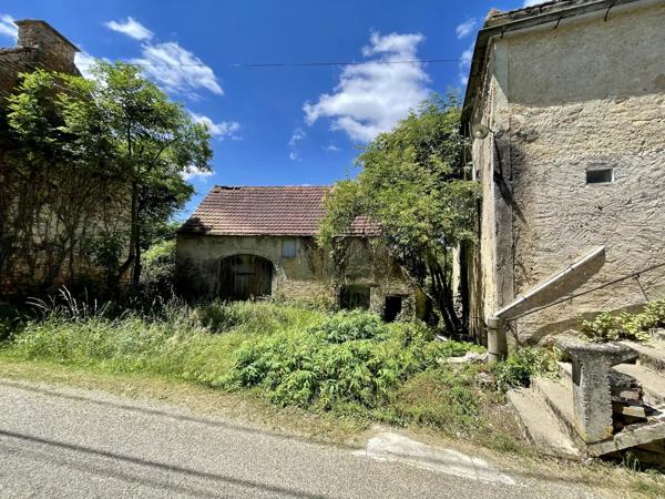 Maison et deux granges à rénover