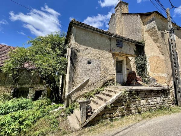 Maison et deux granges à rénover