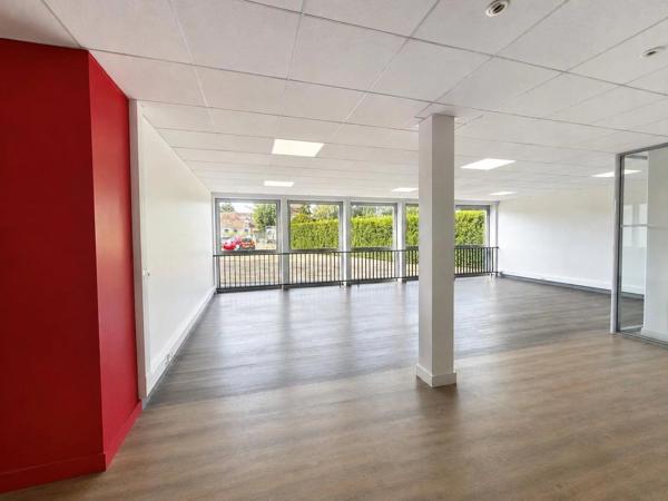 Location                                                      Bureau
                        
                                         141 m2                     à Avon