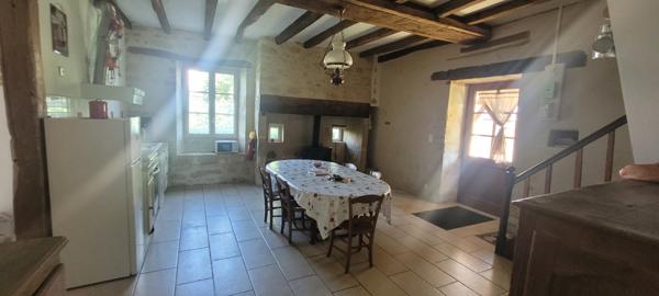Ensemble immobilier maison principale et dépendances