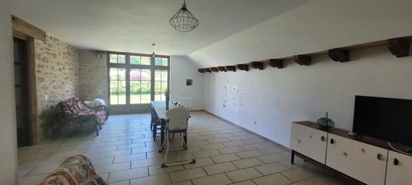 Ensemble immobilier maison principale et dépendances