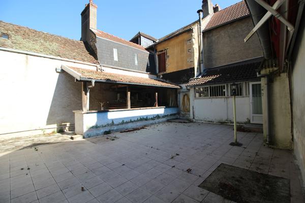 LOCAL COMMERCIAL 217m2 NEVERS