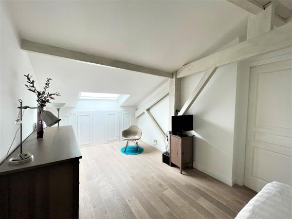 Issy-les-Moulineaux (92130) Duplex au dernier étage