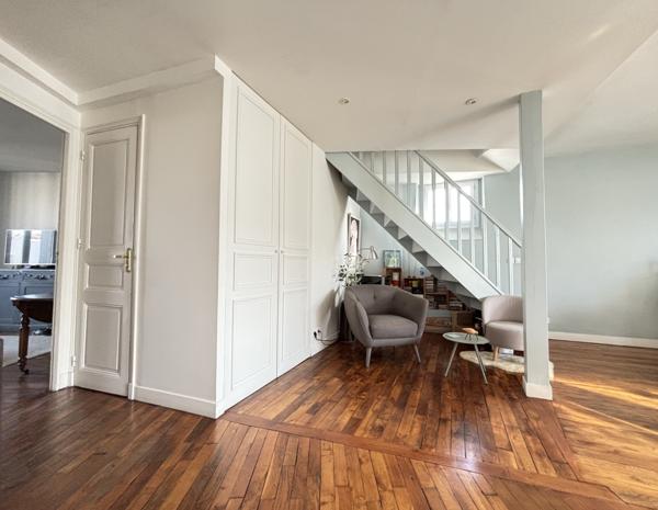 Issy-les-Moulineaux (92130) Duplex au dernier étage