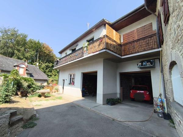 Maison type T4, avec trois garages, jardin et cour 19470 Le Lonzac