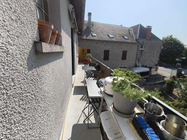 Maison type T4, avec trois garages, jardin et cour 19470 Le Lonzac