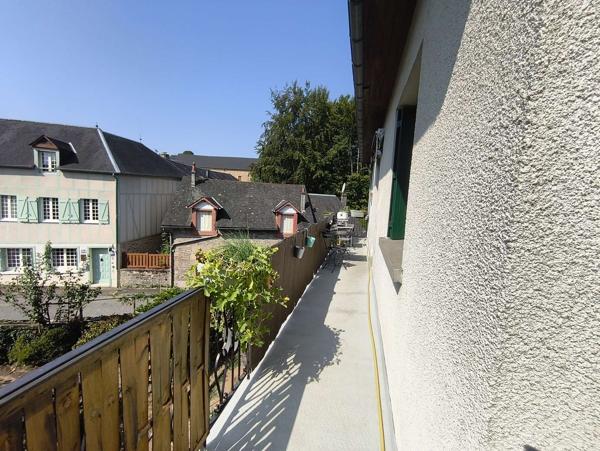 Maison type T4, avec trois garages, jardin et cour 19470 Le Lonzac
