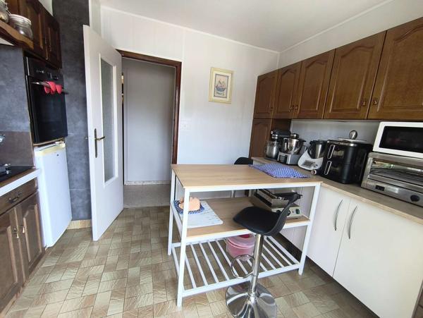 Maison type T4, avec trois garages, jardin et cour 19470 Le Lonzac