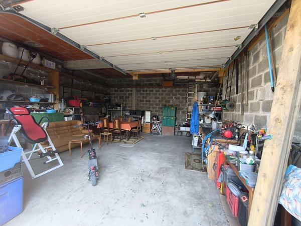 Maison type T4, avec trois garages, jardin et cour 19470 Le Lonzac