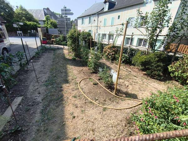 Maison type T4, avec trois garages, jardin et cour 19470 Le Lonzac