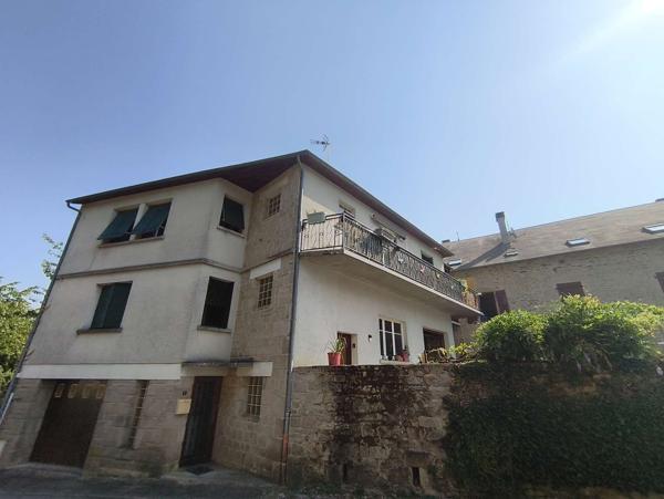 Maison type T4, avec trois garages, jardin et cour 19470 Le Lonzac