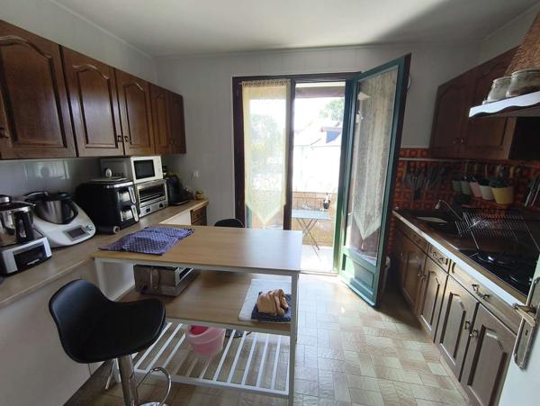 Maison type T4, avec trois garages, jardin et cour 19470 Le Lonzac