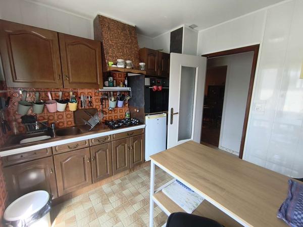 Maison type T4, avec trois garages, jardin et cour 19470 Le Lonzac