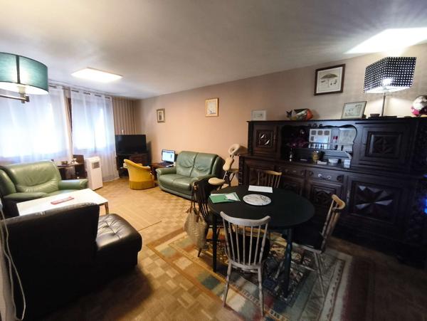 Maison type T4, avec trois garages, jardin et cour 19470 Le Lonzac