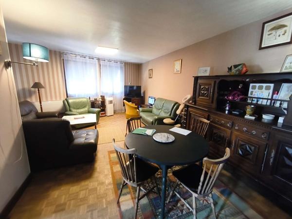 Maison type T4, avec trois garages, jardin et cour 19470 Le Lonzac