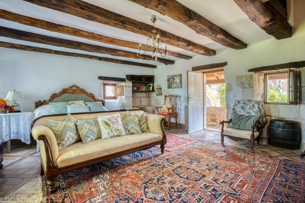 Charmante demeure avec maison d’amis, pigeonnier et piscines