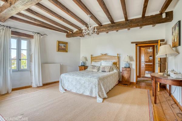 Charmante demeure avec maison d’amis, pigeonnier et piscines