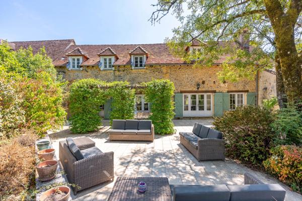 Charmante demeure avec maison d’amis, pigeonnier et piscines
