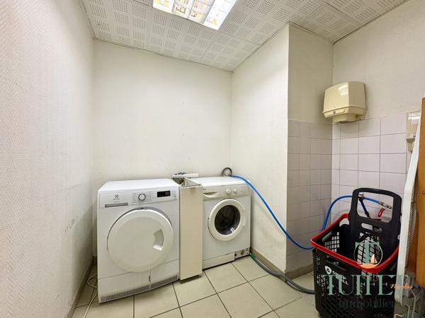Immeuble avec local commercial et appartement en plein centre ville