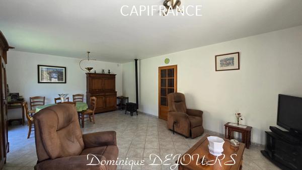 Située dans la magnifique Vallée de l'Eyrieux, à St Fortunat, venez découvrir cette belle maison très bien entretenue. Jardin. Garage. Logement indépendant pour location ou accueillir ses invités.