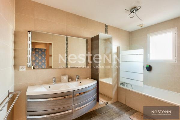 A VENDRE ! HILLION ! Maison de 2013 entièrement de plain pied avec 3 chambres !!