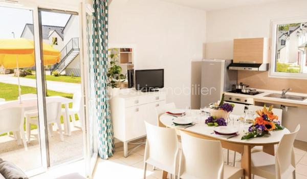 SPECIALE INVESTISSEUR !

Situé dans le Morbihan, en Bretagne, le complexe hôtelier Lagrange Vacances Domaine de Val Queven se trouve dans une zone piétonne. Cet établissement est à seulement 12 km des plages, 6 km de Lorient et dispose d'une piscine intérieure. Cette maisons de vacances est niché au cœur de beaux paysages champêtres.
Le site du Lagrange Vacances Domaine de Val Queven est relié à un parcours de golf de 18 trous.

Sous contrat de bail commerciale avec la société LAGRANGE. Ce bien de plus de 39m2 garantira à son propriétaire un loyer de 4.255€ HT par an, soit une rentabilité brute garantie de 7,7%. Vous souhaitez vous construire un patrimoine sécurisé et/ou créer un complément de revenu retraite garanti, alors ce bien est parfait pour vous. Statut LMNP avec amortissement possible. Photos d'un bien type. A NE PAS LAISSER PASSER !!!
Taxe foncière : 660€
Charges de copropriété par an : 1000€