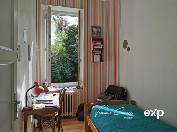 Oullins centre – Grande maison familiale avec jardin 632 m² – Métro à pied