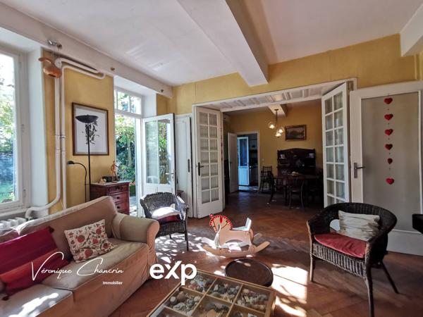 Oullins centre – Grande maison familiale avec jardin 632 m² – Métro à pied