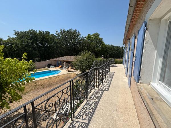 MAISON T4 MEUBLÉE 95M² ISLE SUR LA SORGUE AVEC JARDIN ET PISCINE