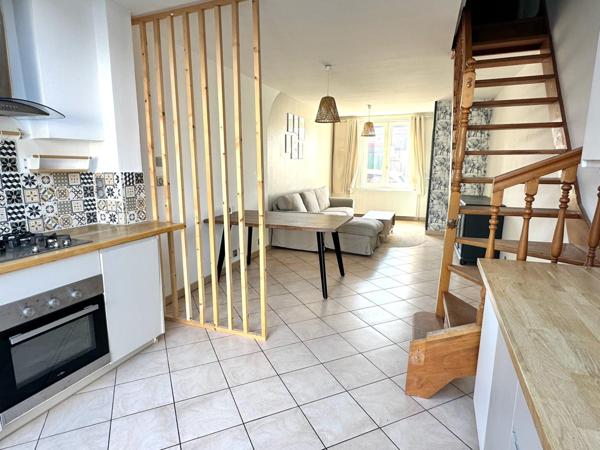 maison lumineuse 4 pieces et un extérieur