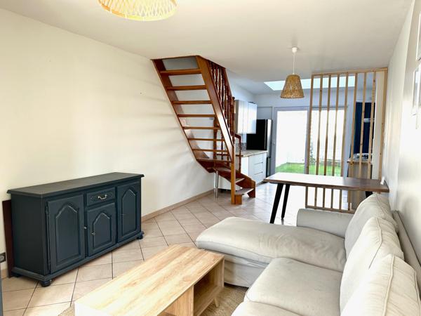 maison lumineuse 4 pieces et un extérieur