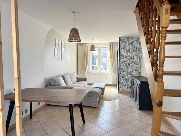 maison lumineuse 4 pieces et un extérieur