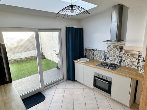 maison lumineuse 4 pieces et un extérieur