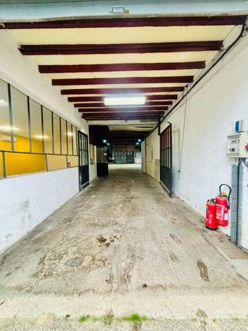 Local professionnel de type garage avec bureau - Réf : ACAJOU