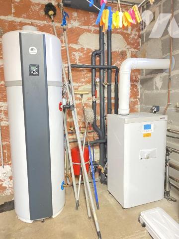 Villa d’architecte des années 70 – 195 m² – Terrain arboré de 1 700 m² avec piscine