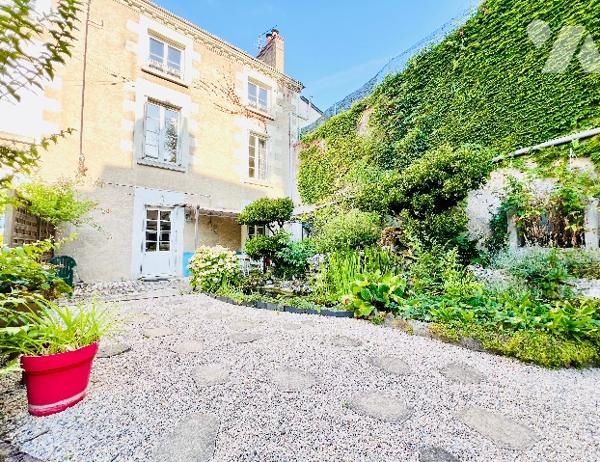 SAINT-CYR-SUR-LOIRE
Proche arrêt de tramway "Place Choiseul"
Accès direct à l'hyper centre de TOURS