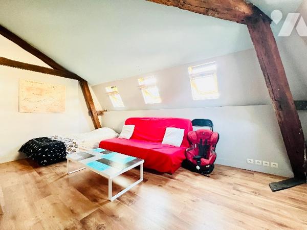 SAINT-CYR-SUR-LOIRE
Proche arrêt de tramway "Place Choiseul"
Accès direct à l'hyper centre de TOURS