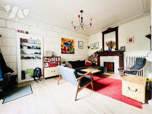 SAINT-CYR-SUR-LOIRE
Proche arrêt de tramway "Place Choiseul"
Accès direct à l'hyper centre de TOURS