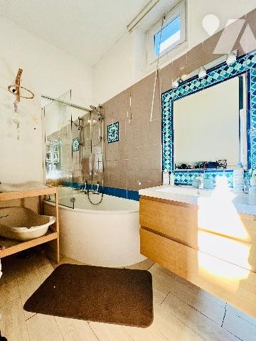 SAINT-CYR-SUR-LOIRE
Proche arrêt de tramway "Place Choiseul"
Accès direct à l'hyper centre de TOURS