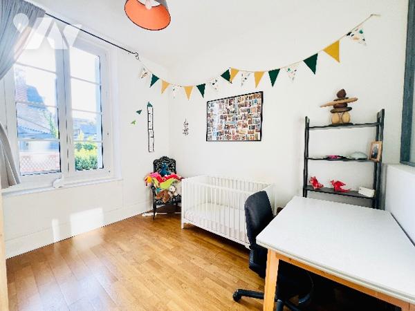 SAINT-CYR-SUR-LOIRE
Proche arrêt de tramway "Place Choiseul"
Accès direct à l'hyper centre de TOURS