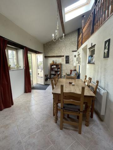 Maison de Village avec Gîte Loiré-sur-Nie (17470)