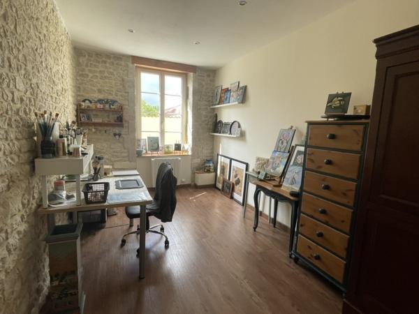 Maison de Village avec Gîte Loiré-sur-Nie (17470)