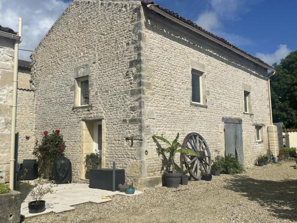 Maison de Village avec Gîte Loiré-sur-Nie (17470)