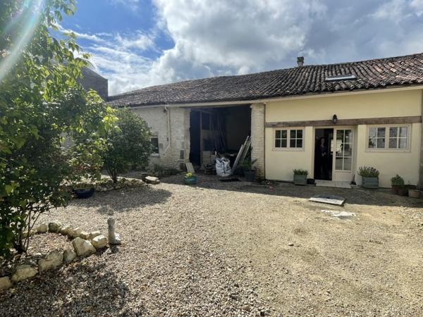 Maison de Village avec Gîte Loiré-sur-Nie (17470)