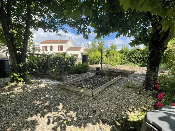 Maison de Village avec Gîte Loiré-sur-Nie (17470)